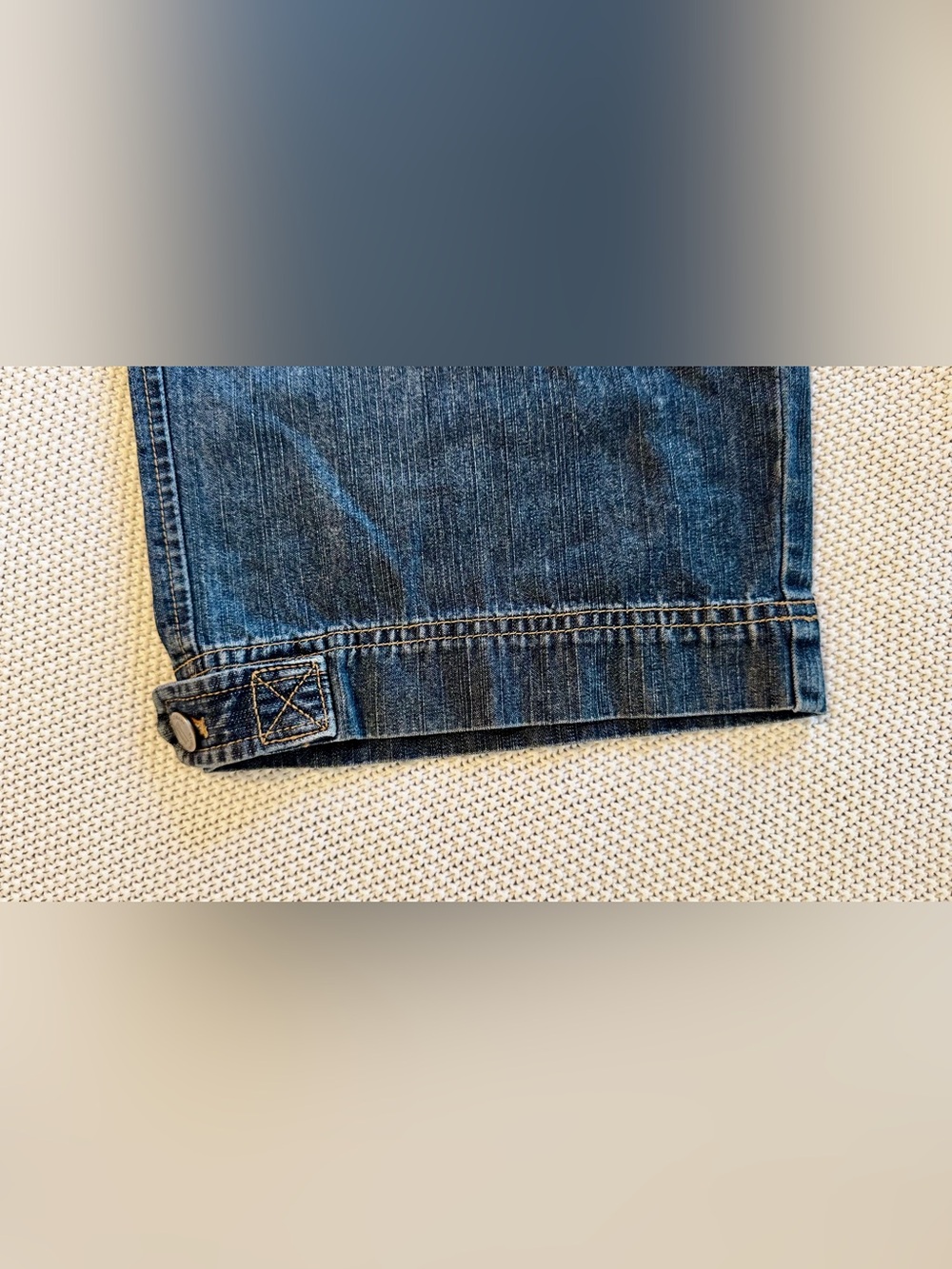 New York & Company Blue Cropped Wide-Leg Cargo Jeans - Picture 6 of 11